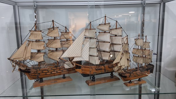 Lot 1412 - MODEL SHIPS