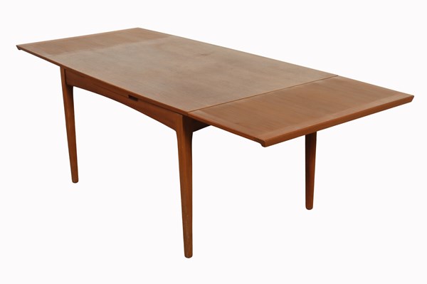Lot 103 - FLER 64 DINING TABLE