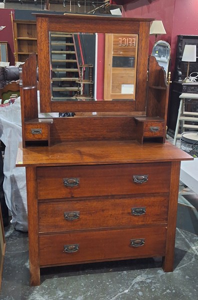 Lot 296 - DRESSER