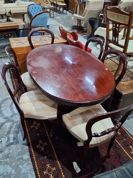 Lot 318 - BREAKFAST SUITE
