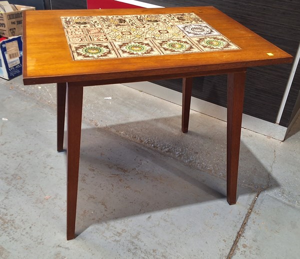Lot 162 - OCCASIONAL TABLE