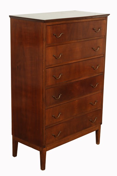 Lot 132 - TALLBOY CHEST OF DRAWERS