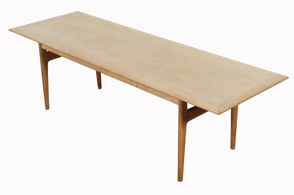 Lot 153 - LOUNGE TABLE