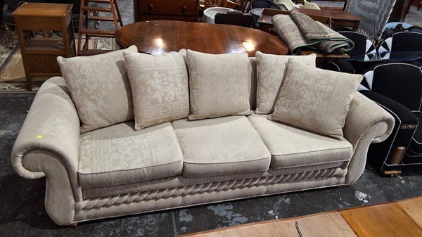 Lot 97 - SOFA