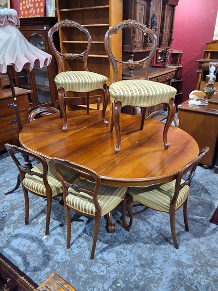 Lot 172 - DINING SUITE