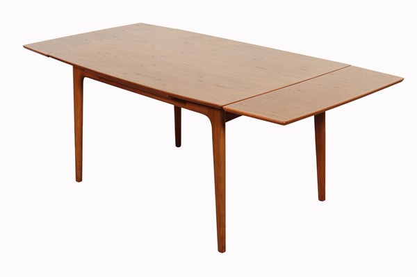 Lot 150 - NOBLETT DINING TABLE