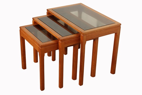 Lot 34 - NEST OF TABLES