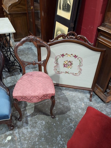Lot 453 - SCREEN AND CHAIR
