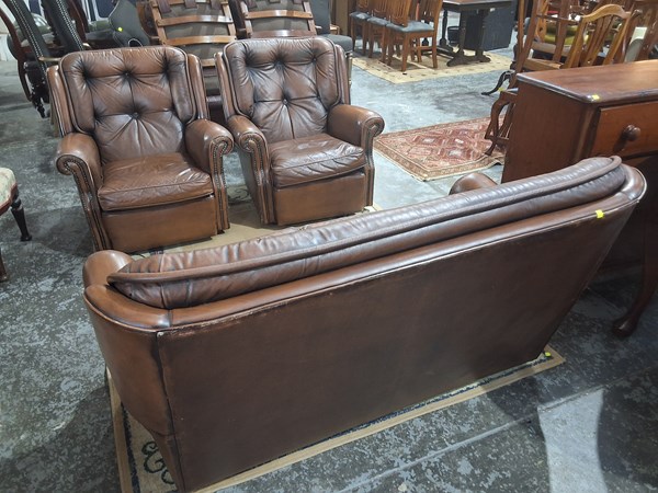 Lot 186 - LOUNGE SUITE