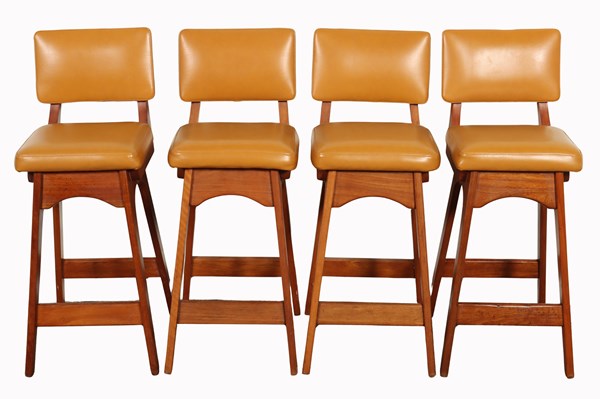 Lot 82 - SET OF BAR STOOLS