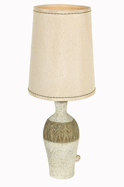 Lot 98 - TABLE LAMP