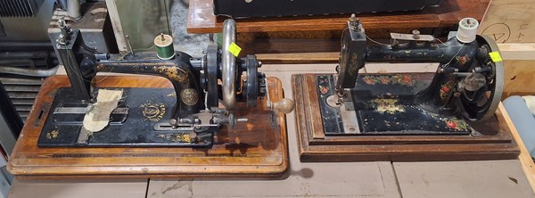 Lot 332 - SEWING MACHINES