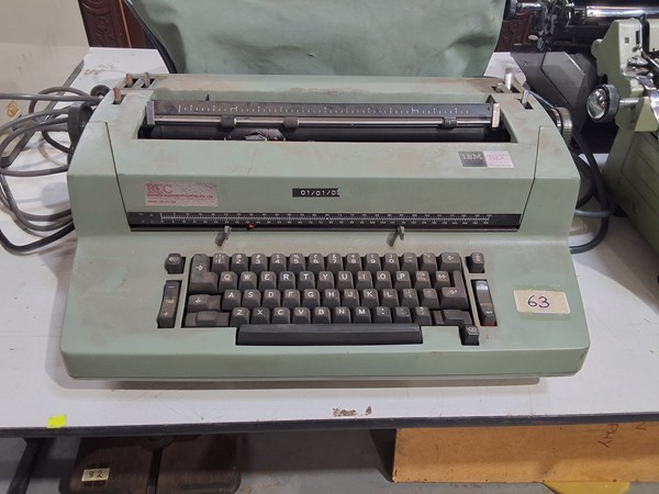 Lot 362 - TYPEWRITER