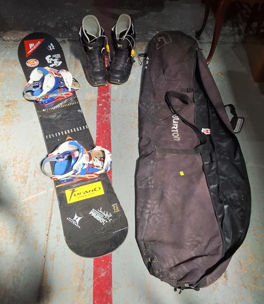 Lot 291 - SNOWBOARD