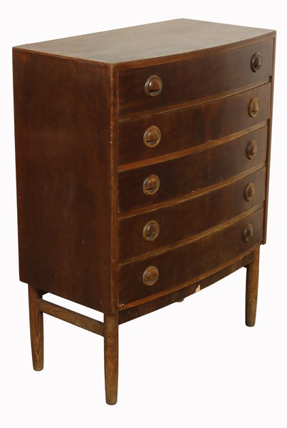 Lot 109 - PETITE CHEST OF DRAWERS