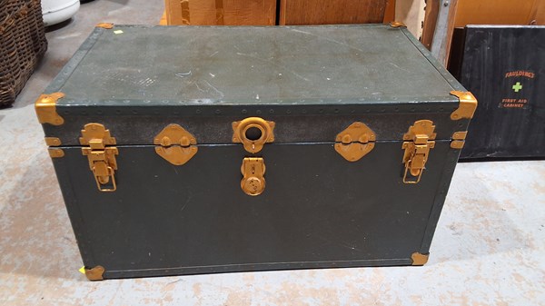 Lot 236 - TRUNK