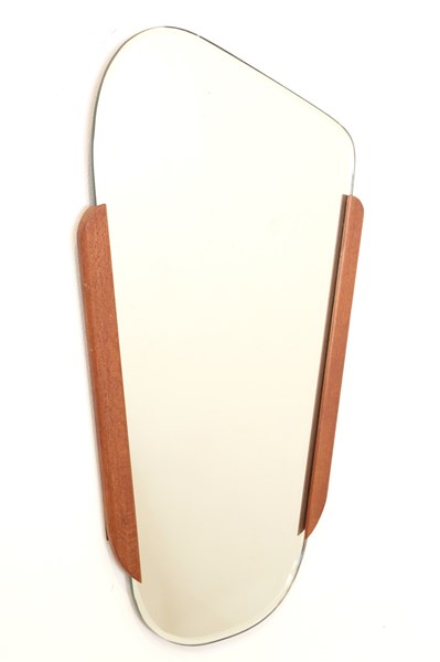 Lot 90 - WALL MIRROR