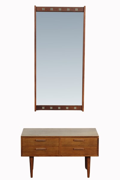 Lot 117 - PETITE CONSOLE & MIRROR