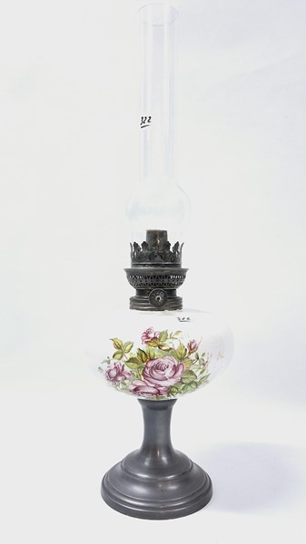 Lot 1338 - KEROSENE LAMP