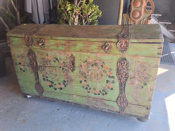Lot 174 - CAPTAINS TRUNK