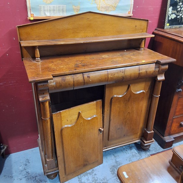 Lot 113 - CHIFFONIER