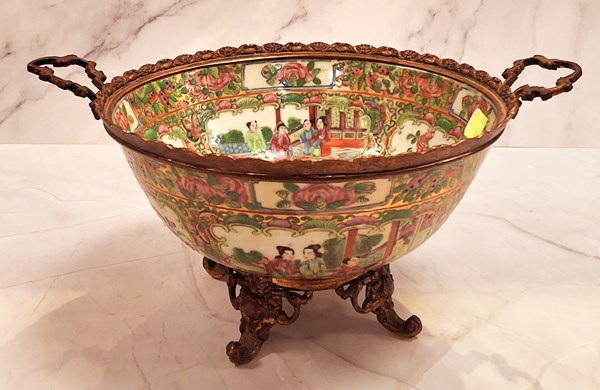 Lot 1111 - ORIENTAL BOWL