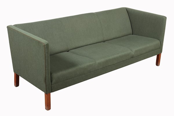 Lot 52 - EJ 380 LOUNGE