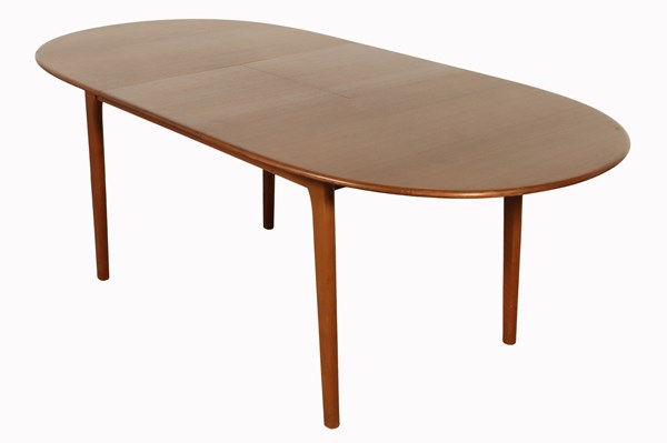 Lot 68 - EXTENSION DINING TABLE