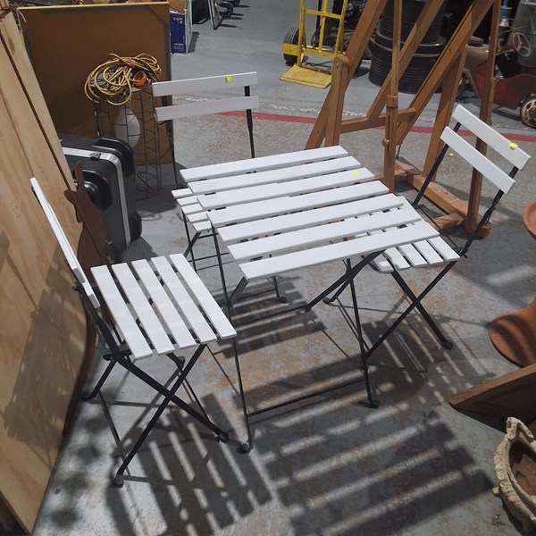 Lot 413 - OUTDOOR SETTING