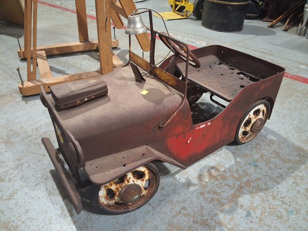 Lot 370 - PEDAL CAR