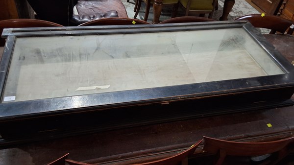 Lot 6 - COUNTER TOP DISPLAY