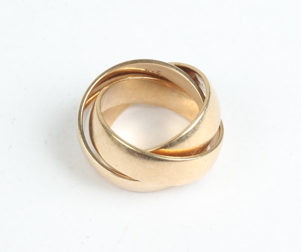 Lot 1010 - GOLD RINGS