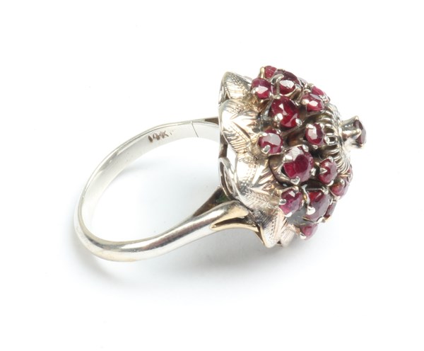 Lot 1023 - PRINCESS RING