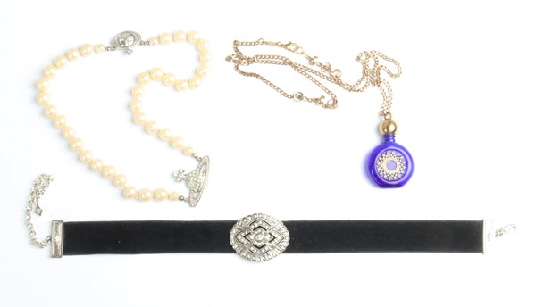 Lot 1036 - COSTUME JEWELLERY