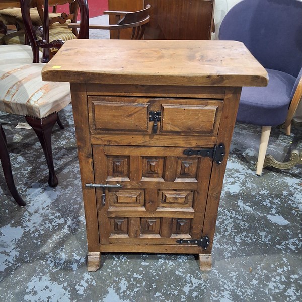Lot 101 - SIDE CABINET