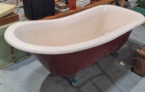 Lot 380 - BATH TUB