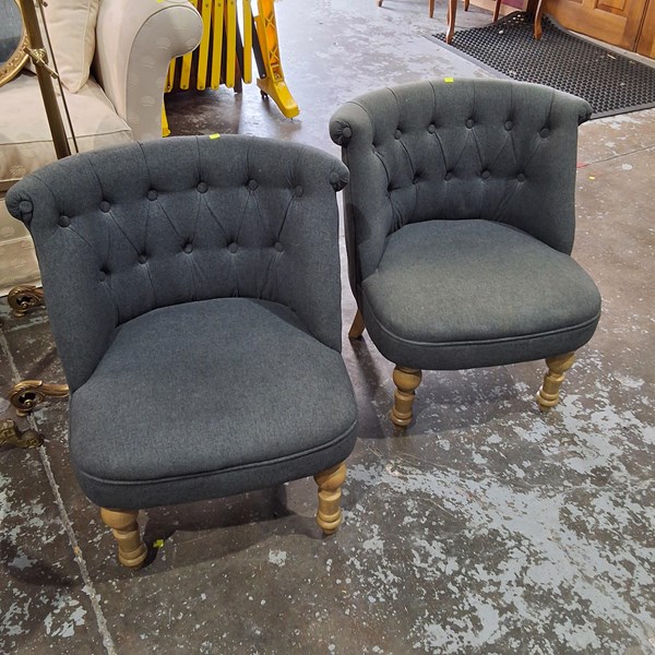 Lot 141 - SLIPPER CHAIRS