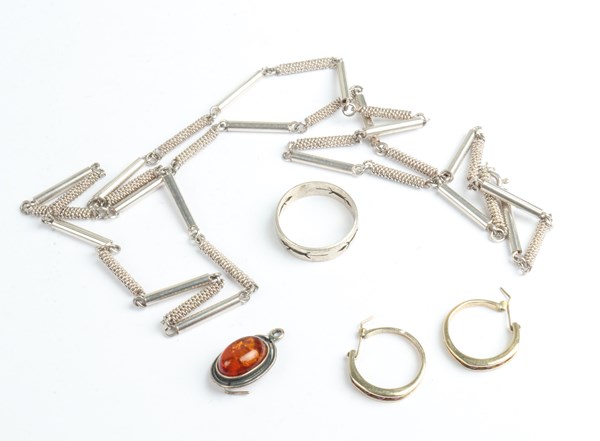 Lot 1034 - JEWELLERY