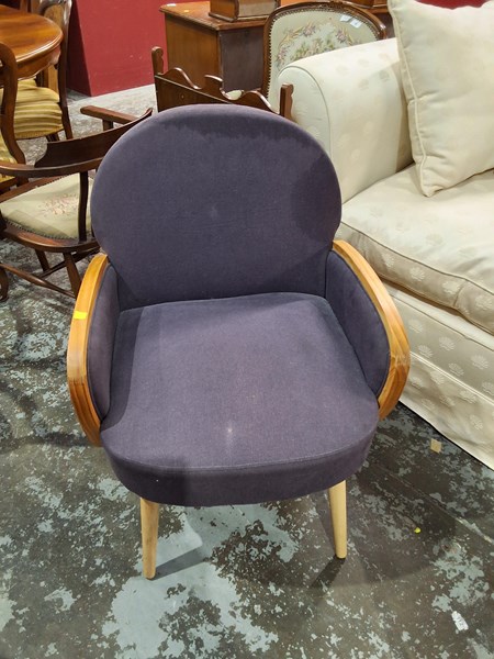 Lot 123 - ARMCHAIR