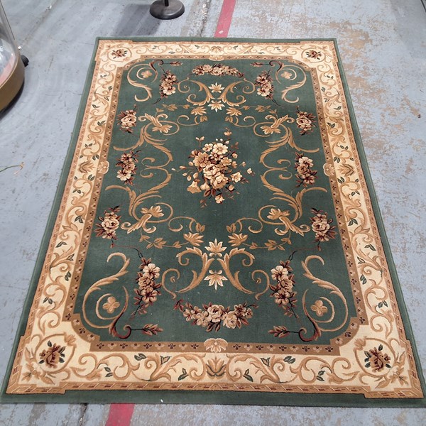 Lot 121 - FLOOR RUG