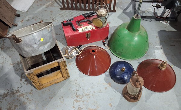 Lot 394 - RUSTIC LOOT
