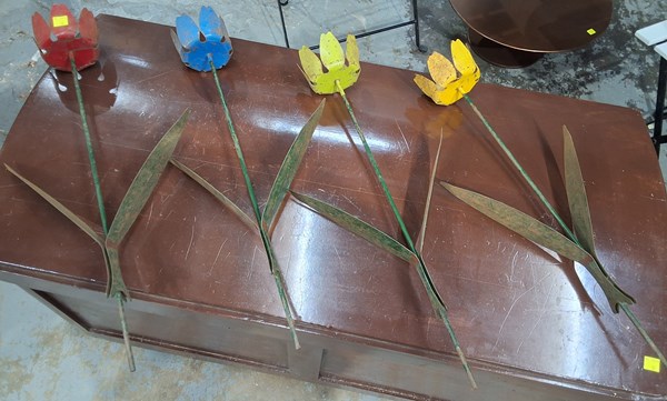 Lot 351 - GARDEN DECOR