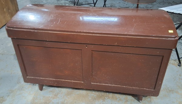 Lot 390 - TRUNK