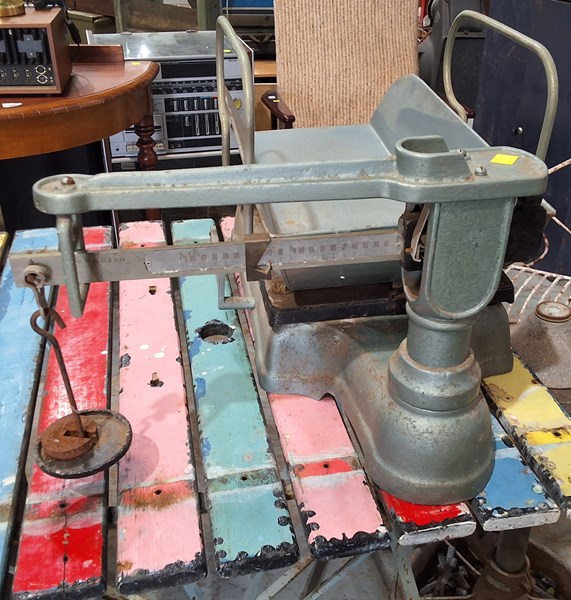 Lot 253 - BUTCHER'S SCALES