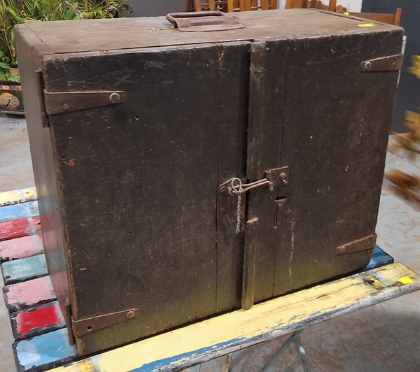 Lot 365 - CABINET
