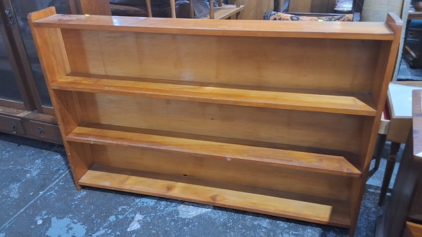 Lot 32 - BOOKSHELF