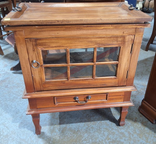 Lot 391 - DRINKS CABINET