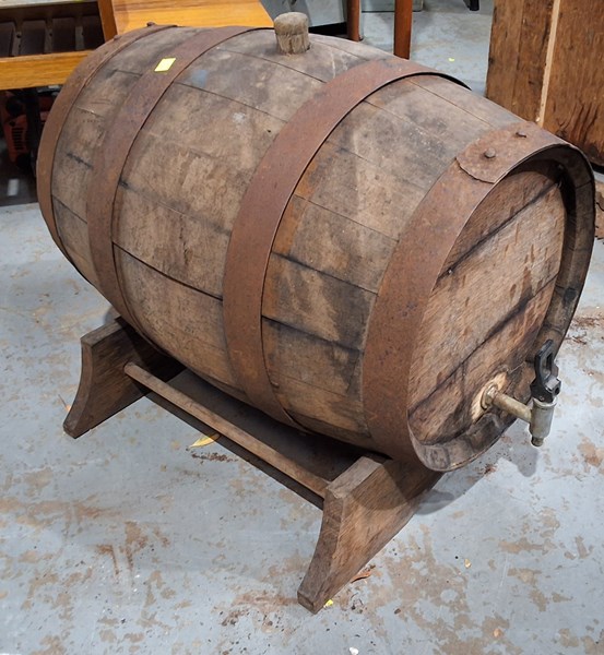 Lot 290 - VINTAGE BARREL