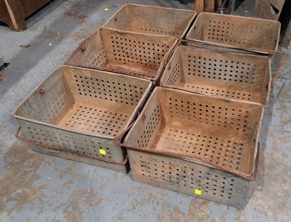 Lot 334 - DIPPING TRAYS