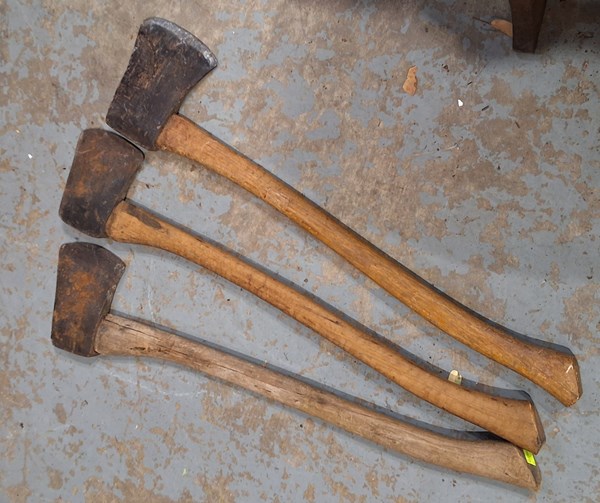 Lot 246 - AXES